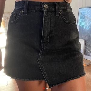 Aritzia jean skirt